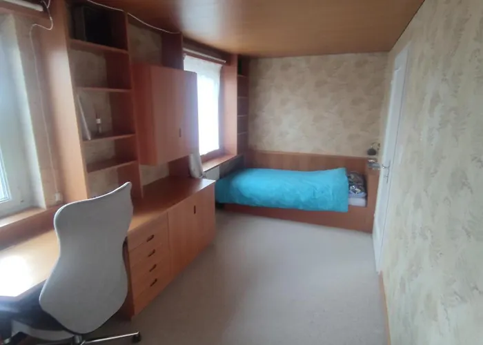 Single Room In Very Quiet & Cosy House With Garden